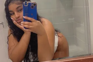 Exotic Bombshell 🍯🥂 photo 7