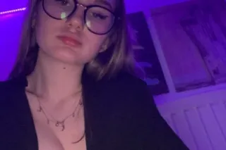 💋 22yo Fun & Flirty Babe 😘 | 🔥 1HR SPECIAL – 2 POPS $150 ONLY 😉 | 🚗 Car Meets • 🏠 Incall • 🌃 Outcall | ✨ Clean • Discreet • Drama Free | 📱 Text Only: (864) 382 -6 239 photo 4