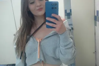 tall slim thick snow bunny photo 3