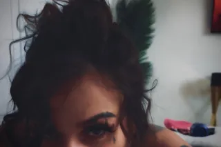 LATE NIGHT FACETIME SHOWS HALF PRICE (; photo 2