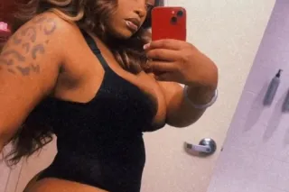 your favorite 🥰 baddie with the booty 😘⭐⭐🤞🏽 photo 7