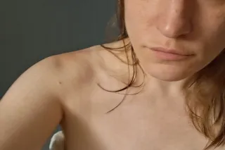 petite and discreet photo 2