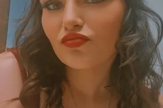 Soft lips, thick thighs, and a body that stays on your mind all night.”