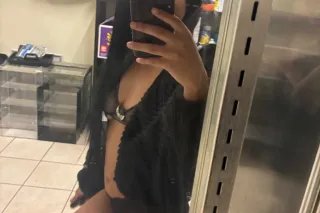 come play with me😋😈 photo 5