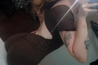 hosting all night!! bored and horny white girl 🥵🥵 photo 6