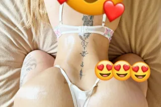 available Special threesome: 30 minutes for 300 with the 2 hottest girls photo 2