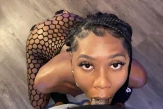 WIFEY THROAT 👅💦 throat hugsss available 24/7 COME USE MEE!