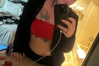 Sexi redheaded milf with a round booty and juicy pink pussy photo 5