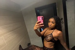 5'4 Yellow Bone Slim & Petite Freak In Town 💦💋 photo 5