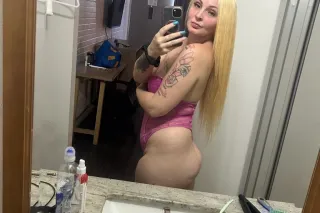 Slim thick white Snowbunny 💦😜 photo 4