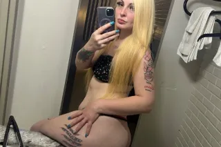 Slim thick white Snowbunny 💦😜 photo 6