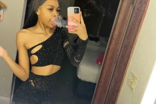 Hey there daddy im ready for some fun im located on stockton blvd text me when your ready💦👅