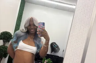 Brownskin 5'4 photo 3