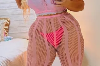 Latina blonde curvy sexy photo 10