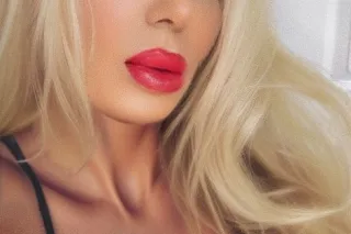 Latina blonde curvy sexy photo 4