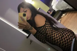 SMALL & PETITE 🫦 photo 3