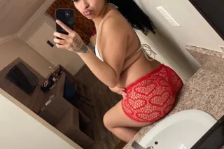 SMALL & PETITE 🫦 photo 5