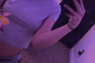 Young, needy, and looking for someone to spoil me😘😩 photo 3