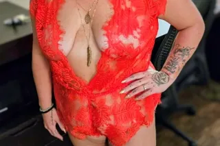 Pocket-Sized Blonde MILF (Husband Included!) Seeking Couples/Singles photo 2
