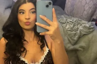 Petite Persian photo 4
