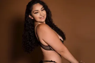 SEXY ISLAND BOMBSHELL😍 NEW IN TOWN HERE FOR A LIMITED TIME ONLY😘