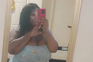 my booty giggles when i walk🍑🍑come play 💦 available now photo 2
