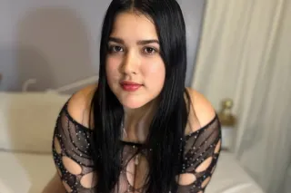 Curvy Latina photo 4