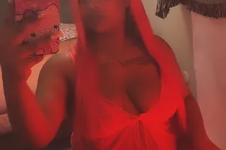 COME WATCH ME WET THE BED 💦😍😩 photo 5