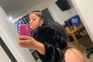 pretty young thick samoan🍭🤤 curvy💦waterpark🌊 Incalls⭐ outcalls💋 cardates👅