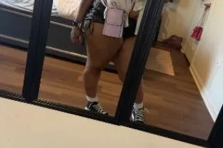 NEW IN TOWN CATCH ME WHILE IM INTOWN photo 9