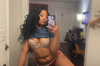 pretty,petite,wet 💦💦