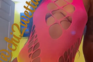 cum play with me 🙄💅 pussy pink 💕 like ⭐ starburst 🍍🍓 photo 2