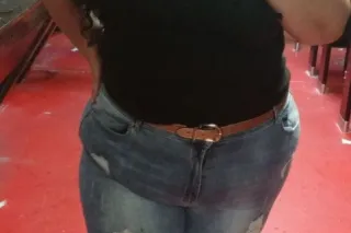 Clap cheeks while watching the game BBW Latina MILF hosting hotel while watching the Spurs 😈 photo 8
