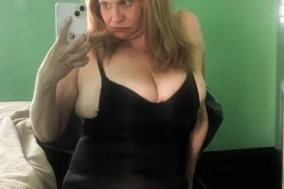 GOOD GIRLS SWALLOW photo 2
