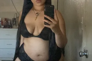 thick sexy lightskin available now😍💦INCALL / OUTCALL🚗 photo 4