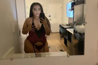 thick sexy lightskin available now😍💦INCALL / OUTCALL🚗