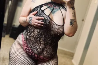 Thick and curvy snowbunny —sweet, seductive, and unforgettable. outcalls-incalls-cardates. Available 24/7 photo 4