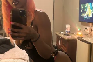 YOUR FAVORITE FUN SIZED HOTTIE🔥😏🥰 one hit nd your sure to be hooked! 😉 photo 3