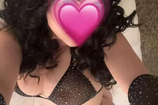 Sweet, classy, and a little bit naughty… ready to make your day unforgettable 💕Nueva en la zona photo 5
