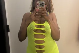 COME DIVE IN THIS WET ASS PUSSY !! 💦