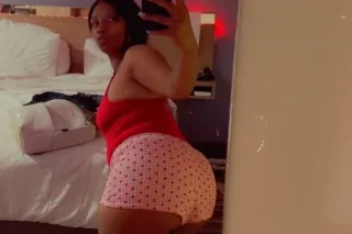 come get this goodness before you head too work 💦🤪