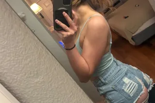 Young, needy, and looking for someone to spoil me😘😩 photo 5