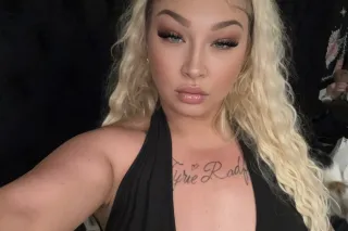 ThiCK WhiTE GiRL 😋💦 BUSTy BloNde photo 2