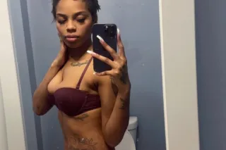 Slim Waist 🍑 with a pretty face 🥵