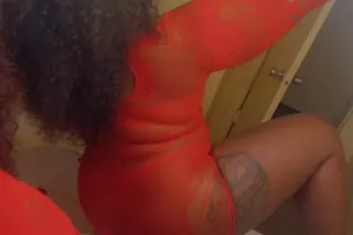 HMU IM AVAIABLE photo 2