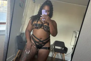 HMU IM AVAIABLE photo 3