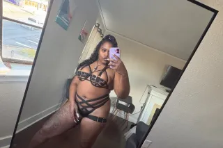 HMU IM AVAIABLE photo 5