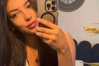 Curvy cutie with sweet kisses and playful late-night vibes 💋🔥