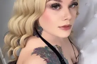 GREEN-EYED BLONDE PAWG🫧💦🩷