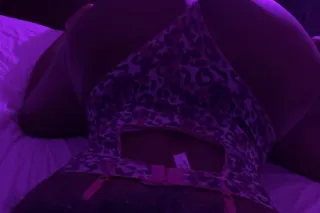 $60 head special Relax and feel on my soft ass while I make you cum😈 photo 4
